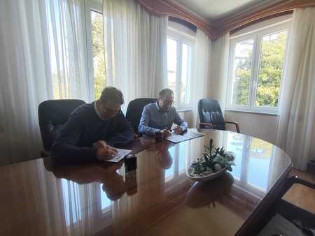 Podpis pogodbe za projektiranje vodovoda; Vir: Občina Sežana